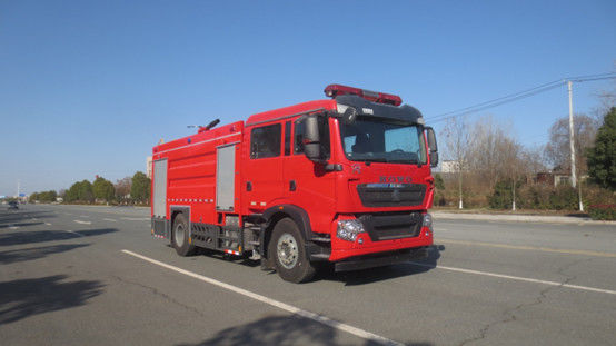 Ein guter Preis. SINOTRUK 8000-Liter-Wasserbehälter Feuerwehrwagen 6 Sitzplätze hinteren Antrieb Diesel 4 × 2 manuelle Getriebe Online